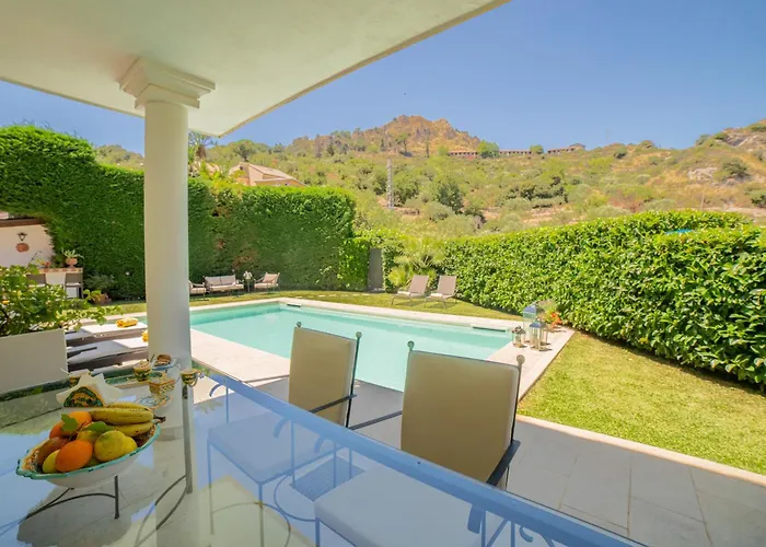 Villa Almond